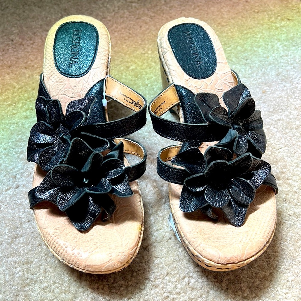 Wedge flip flops! Size 6 NEW